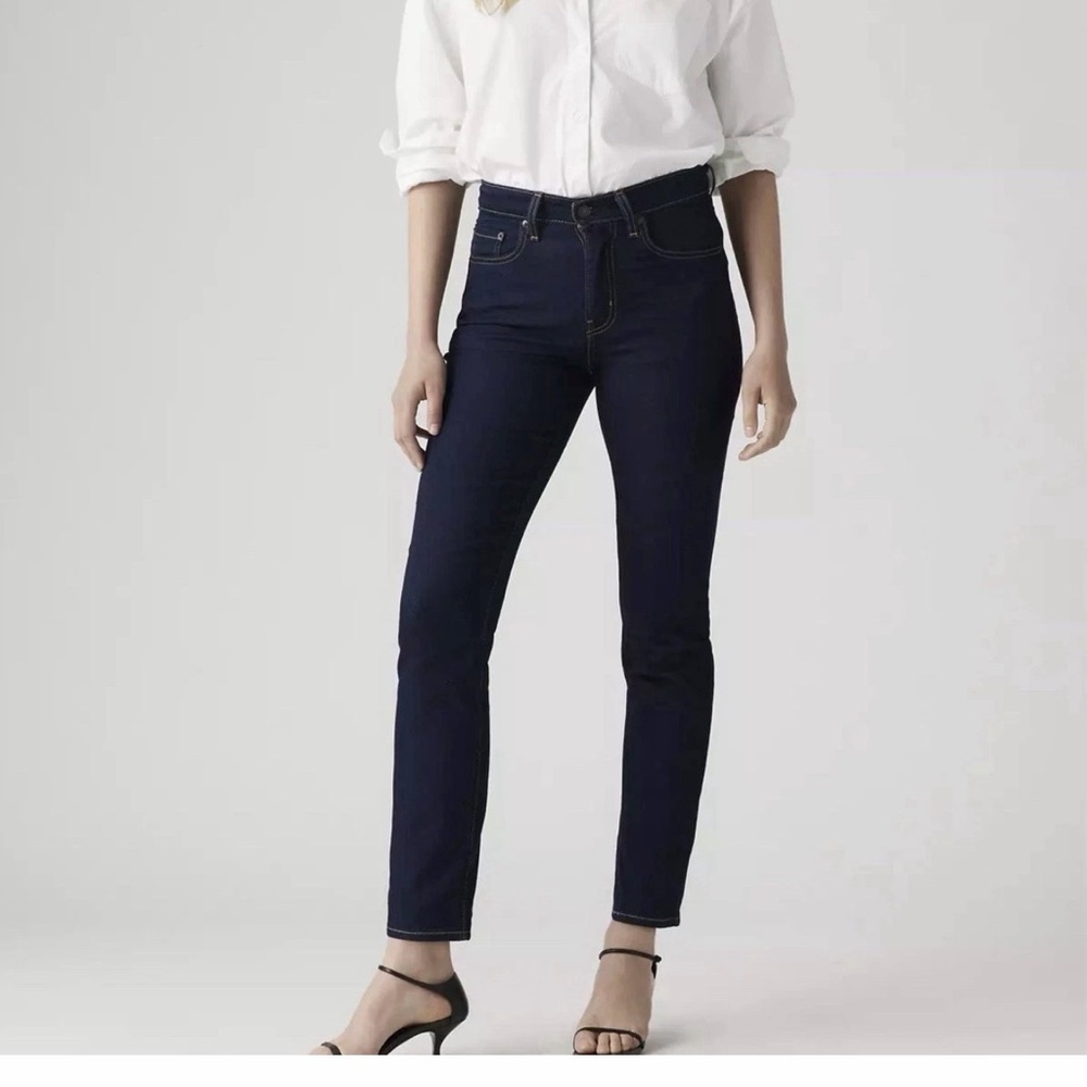 Levi Jeans Size 26 724 High Rise Straight Denim Dark Wash - NWT